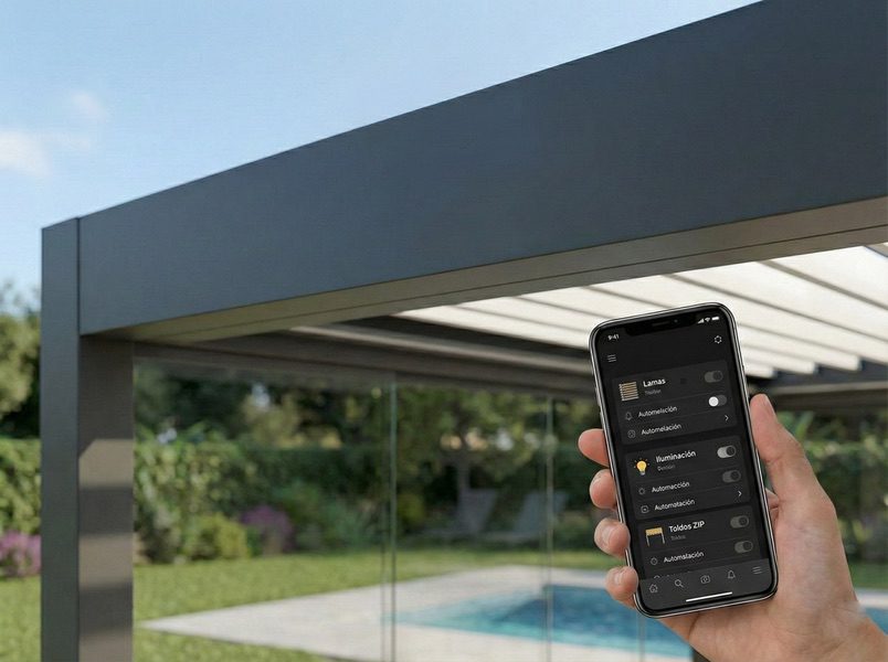 App de domótica controlando lamas, iluminación y toldos ZIP de una pérgola CERCA