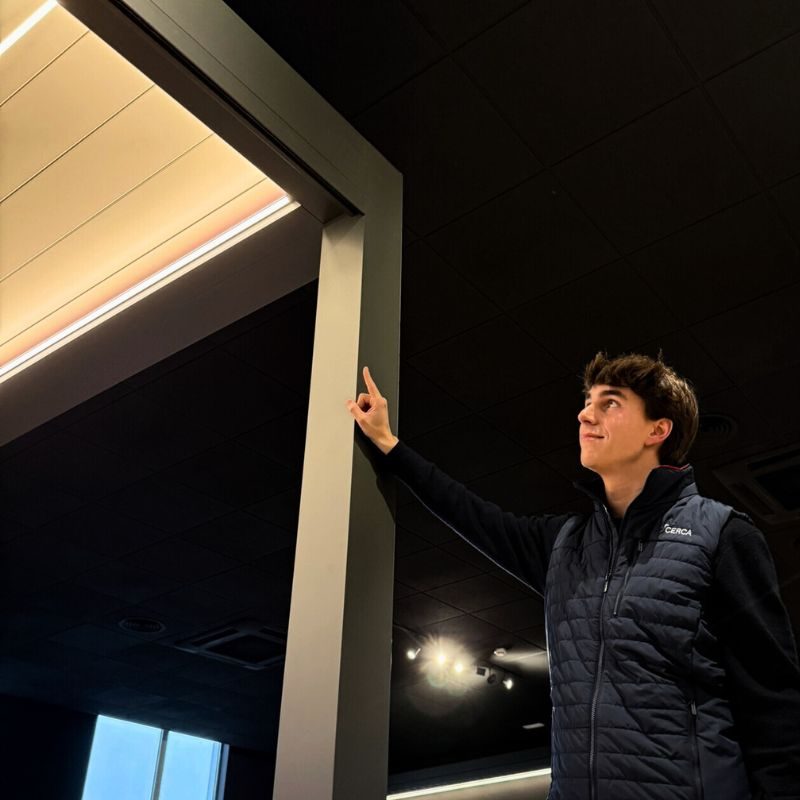 Detalle de la iluminación LED de la pérgola bioclimática CERCA